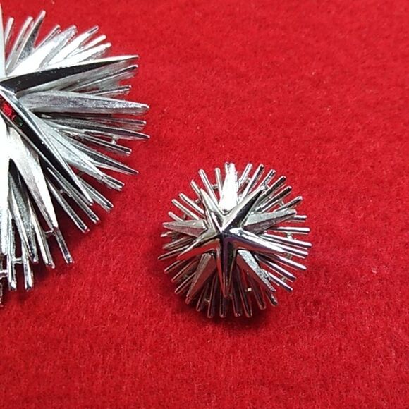 Vintage Trifari Silver Tone Metal Atomic Three Layer Star Burst Brooch/Earrings - Picture 4 of 10